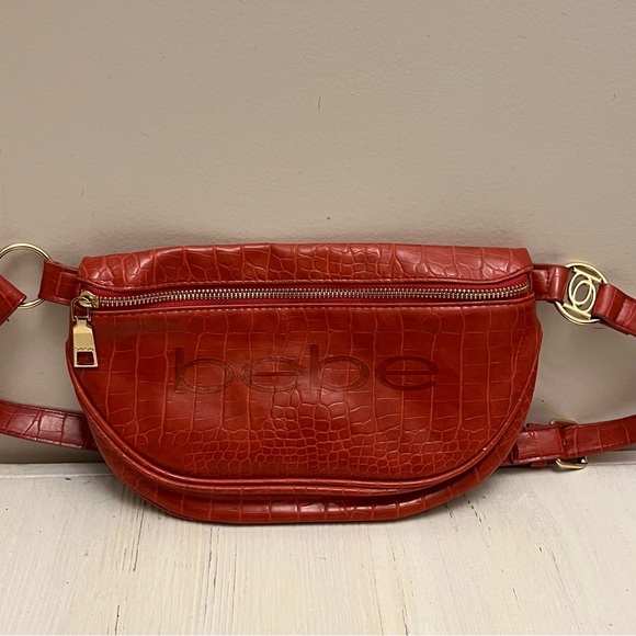 Women’s Bebe Handbag Belt bag Purse In Red Faux Crocodile Pattern Gold Hardware - Picture 2 of 13
